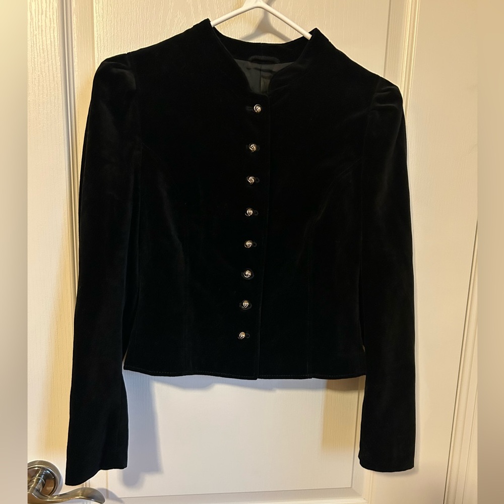 Chic Black Velvet Women's Blazer